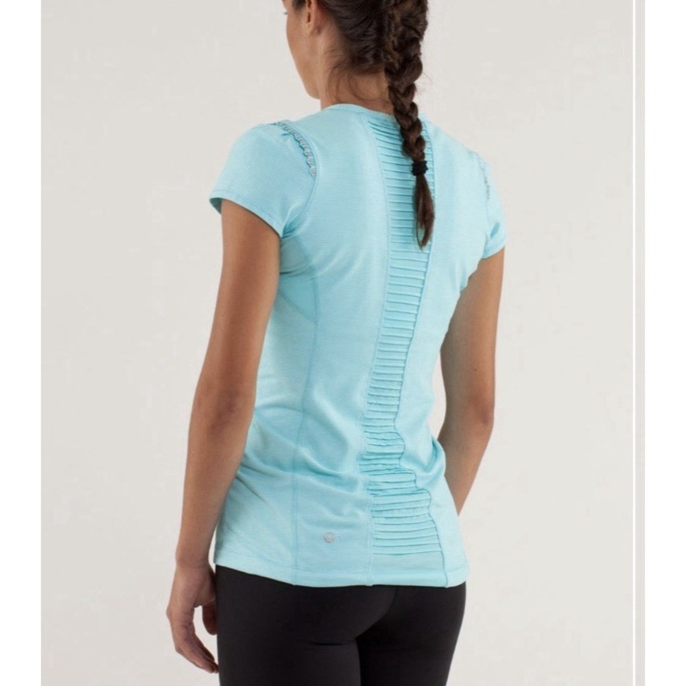 Lululemon Star Runner Short Sleeve Activewear Shirt 8 Blue Reflective Sporty